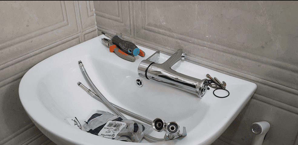Professional plumber providing plumbing services in Jacksonville FL